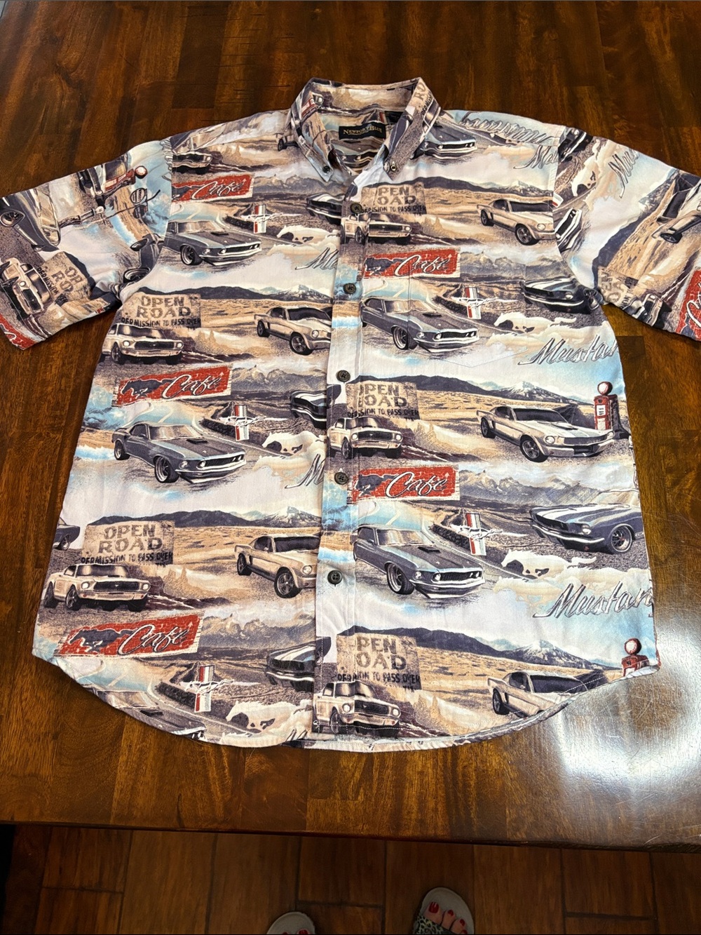 Vintage-Inspired Large Mustang Print Short Sleeve Button-Down Shirt - Multicolor